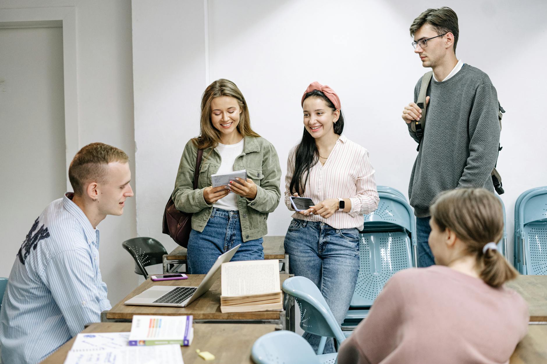 Kostenloses Stock Foto zu arbeitsplatz, ausbildung, brainstorming